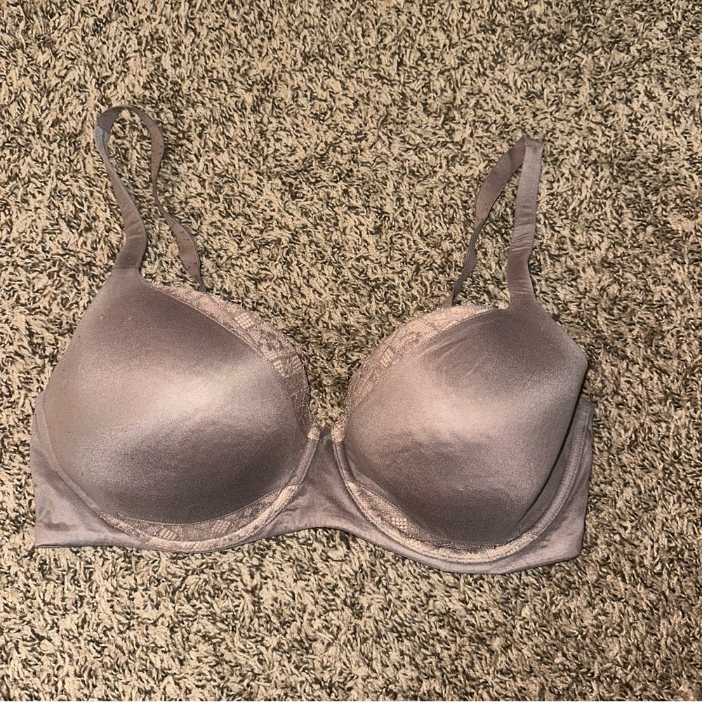 Victoria's Secret Full-Coverage Bra w/ Adjustable Straps has some wear see pics